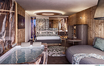 Juniorsuite Kuschelnest im Hotel Winzer mit Doppelbett, Holzinterieur und gemütlichem Wohnbereich