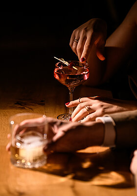 Cocktails an der New York Bar im Adults Only Hotel Winzer