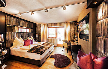 Glamour-style double room with a spa bath at the Hotel Winzer