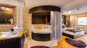 Badezimmer im Doppelzimmer Glamourstyle im Kuschelhotel Winzer