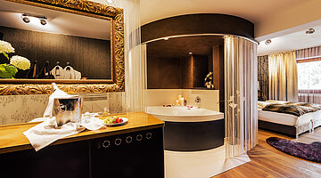 Doppelzimmer Glamourstyle mit Whirlpool im Hotel Winzer