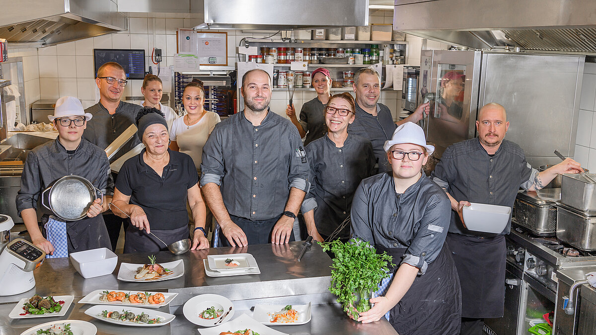 Küchen-Team im Restaurant des Wellnesshotel Winzer