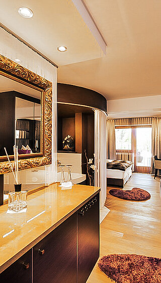 Doppelzimmer Glamourstyle mit Whirlpool im Kuschelhotel Winzer