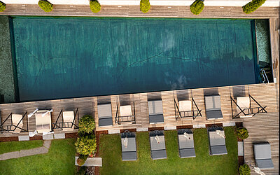 Naturpool im Außenbereich des Wellnesshotel Winzer