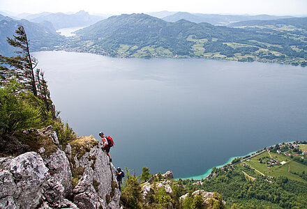 Mann beim Klettern im Urlaub im Salzkammergut im Hotel Winzer