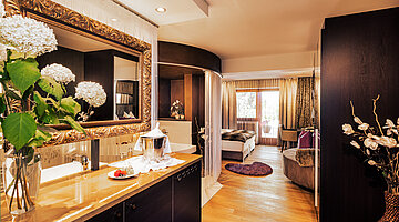 Badezimmer im Doppelzimmer Glamourstyle im Hotel Winzer