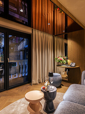 Gemütliche Sitzgelegenheit im Doppelzimmer Spa Deluxe im Hotel Winzer