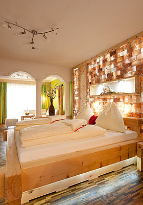 Juniorsuite Zirbennest mit Kamin im Adults Only Hideaway Hotel Winzer