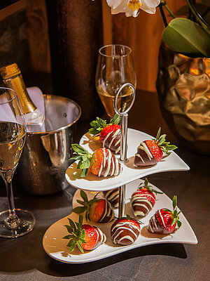 Schokoerdbeeren als romantischer Genuss im Wellness Kuschelhotel Winzer