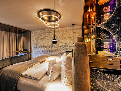 Gemütliches Bett im Doppelzimmer Spa Deluxe im Hotel Winzer