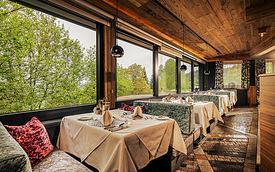 Stimmungsvoller Restaurantbereich im Adults Only Hotel Winzer