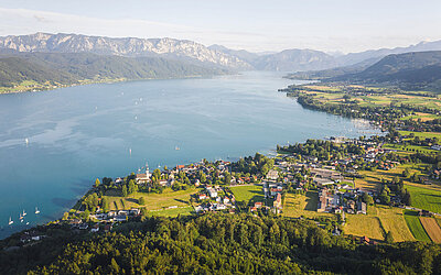 Ausblick auf den Attersee-Attergau im Salzkammergut