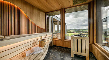 Private Sauna mit Panoramablick Private Sauna im Hotel Winzer mit großzügiger Holzsauna, Aufgussofen und Panoramablick über die umliegende Landschaft