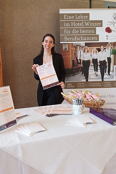 So viel Neugier, Motivation und Zukunftsenergie! Beim Markt der Möglichkeiten in der Mittelschule St. Georgen durften wir den Schüler:innen der 3. & 4.