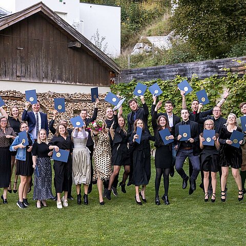 Unsere liebe Barbara hat die AKA vergangene Woche mit ausgezeichnetem Erfolg abgeschlossen. Wir sind super stolz auf unsere Rezeptionsleitung! #öhv #aka #hotelwinzer #teamwinzer