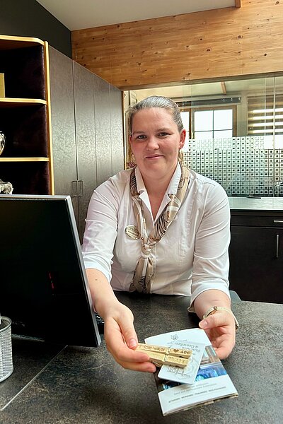 Unsere Alex – seit über 10 Jahren Teil unseres Teams und ab sofort auch ganz offiziell: stellvertretende Rezeptionsleitung!