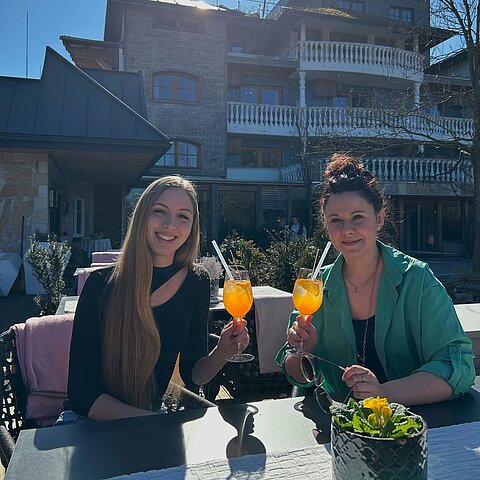 Stößchen auf den Frühling - natürlich nur mit einem spritzigen Orangensaft️ #frühlingserwachen #hotelwinzer #teamwinzer