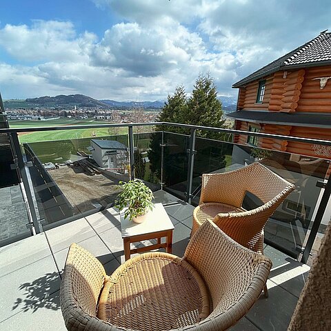 Arbeitsnahe, günstig und sooo schön So sind die neue Wohnungen für unsere Mitarbeiter. Wir freuen uns sehr, unseren Mitarbeitern ein schönes Zuhause zu bieten! Wie gefallen sie Euch?