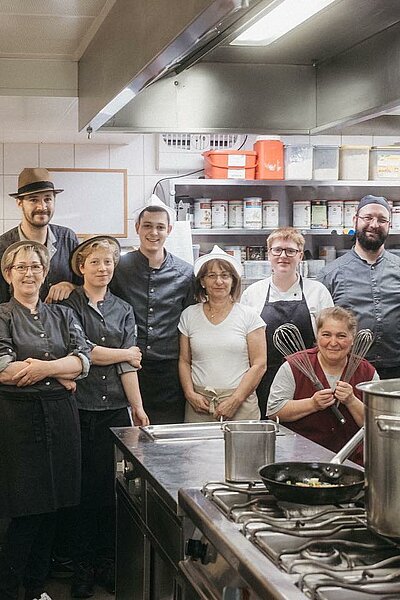 Diese Woche lassen wir euch einen Blick hinter die Kulissen unserer Küche werfen. Unser unschlagbares Küchenteam ist immer am Werk, um eure Gaumen zu verwöhnen!