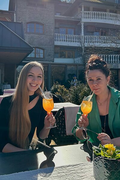 Stößchen auf den Frühling - natürlich nur mit einem spritzigen Orangensaft️ #frühlingserwachen #hotelwinzer #teamwinzer