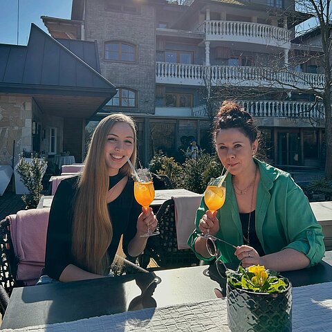 Stößchen auf den Frühling - natürlich nur mit einem spritzigen Orangensaft️ #frühlingserwachen #hotelwinzer #teamwinzer