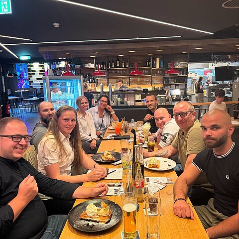 ️Team Day 2025 Speed, Spaß & gutes Essen! Von Vollgas beim Kartfahren bis Genuss bei einem herrlichen Abendessen - was für ein Teamtag!