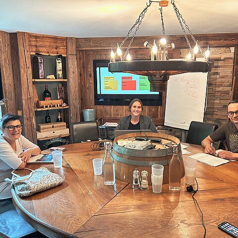 Mit einer gemeinsamen Sprache, um Kulturen zu verbinden, Freundschaften zu schließen und ein super Arbeitsteam zu bilden Nicht immer ist Deutsch die Erstsprache unserer Mitarbeiter*innen, daher...