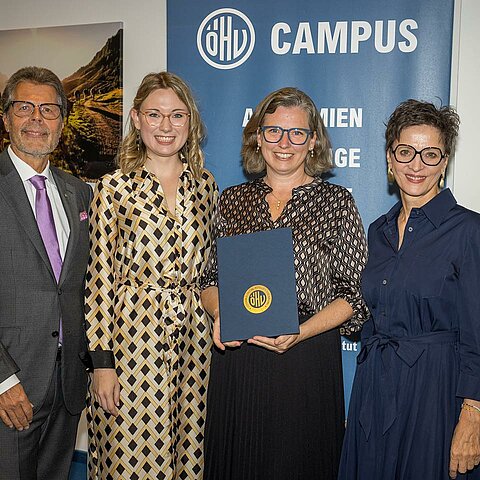 Unsere liebe Barbara hat die AKA vergangene Woche mit ausgezeichnetem Erfolg abgeschlossen. Wir sind super stolz auf unsere Rezeptionsleitung! #öhv #aka #hotelwinzer #teamwinzer